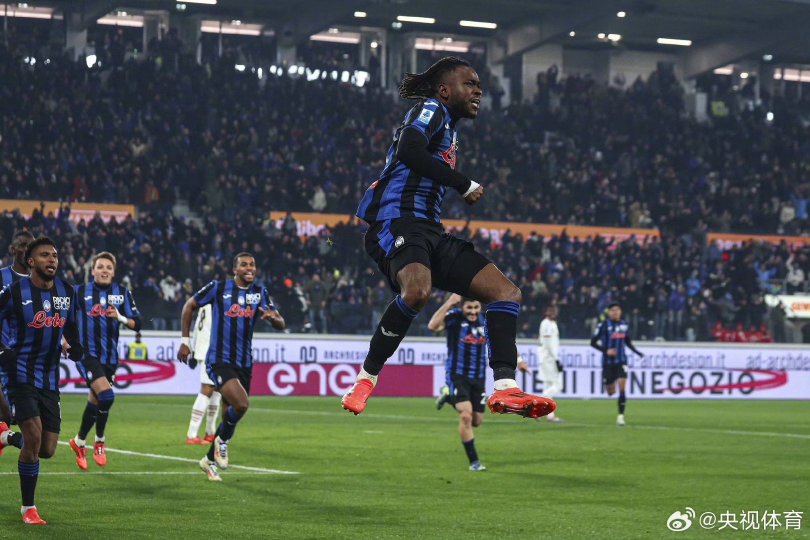 并且帮助球 并且帮助球